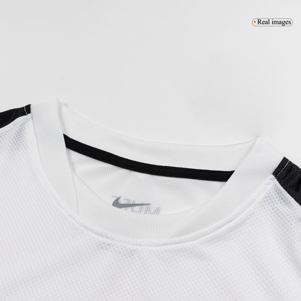 Retro 2010/11 Manchester United Away Football Shirt
