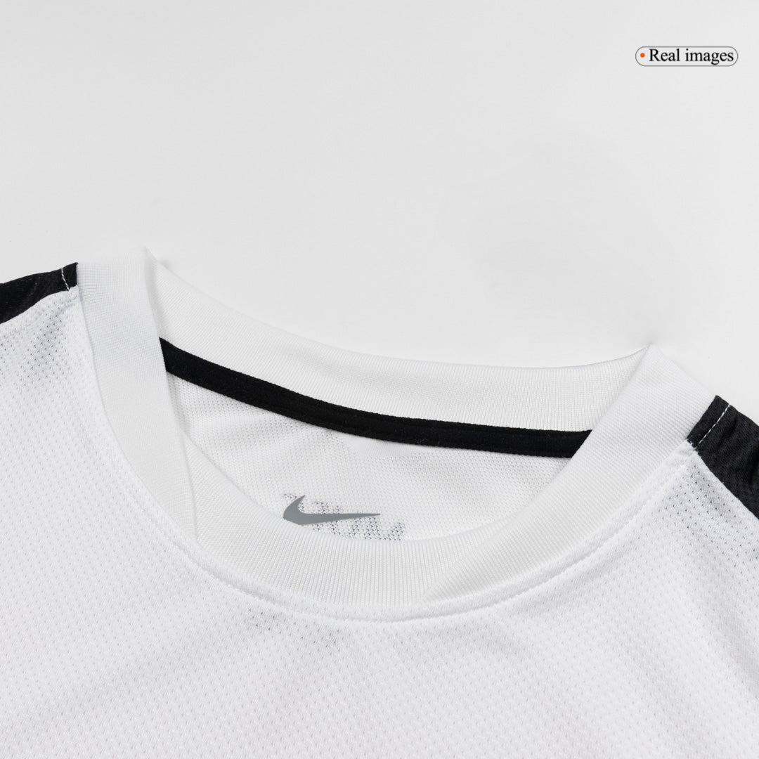 Retro 2010/11 Manchester United Away Football Shirt
