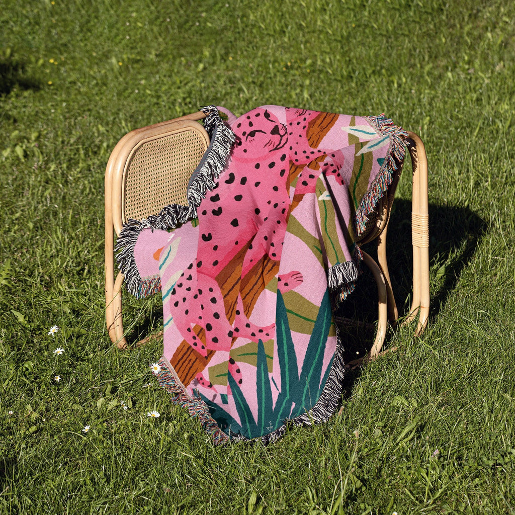Pink Leopard Woven Throw Blanket: Tropical Jungle Tapestry