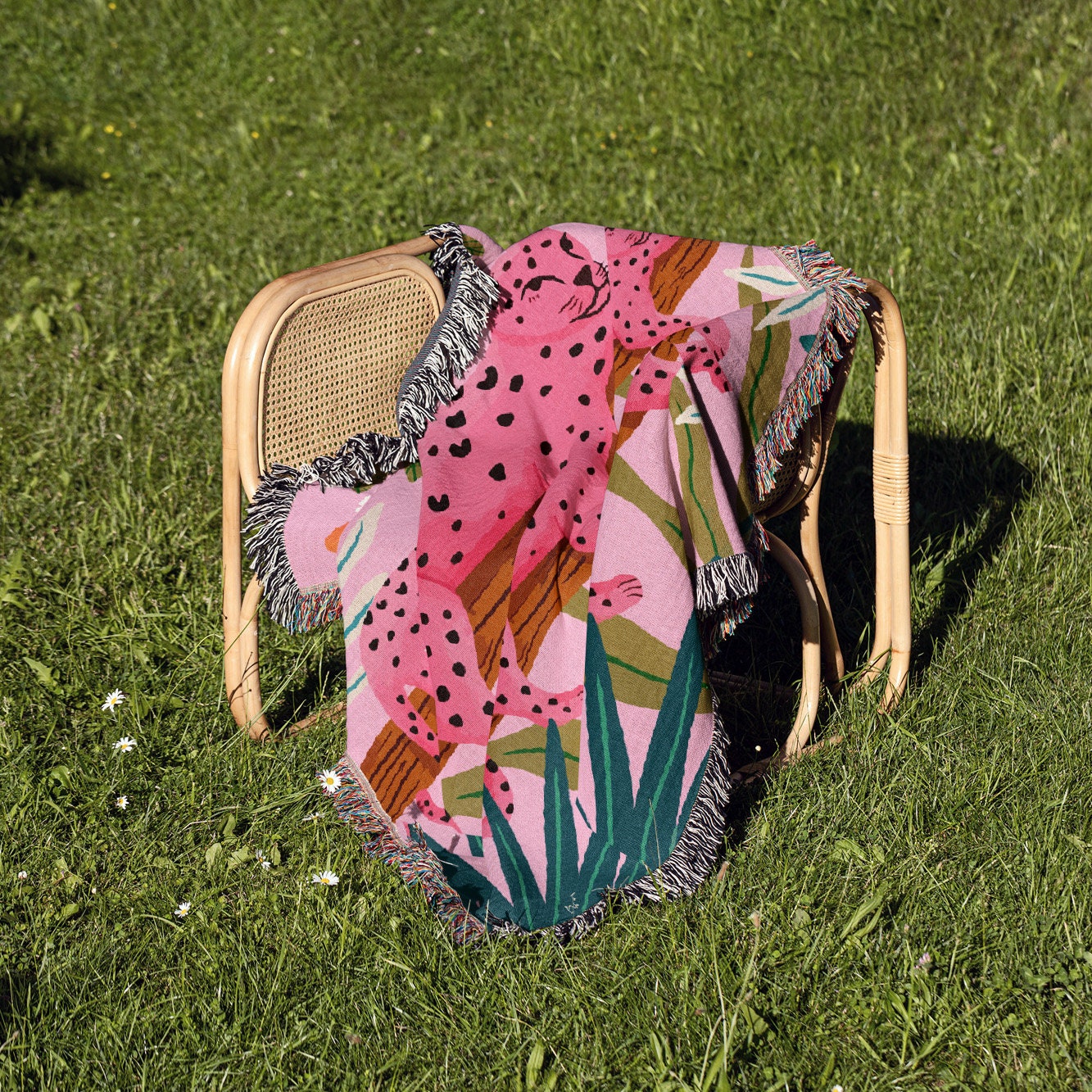 Pink Leopard Woven Throw Blanket: Tropical Jungle Tapestry